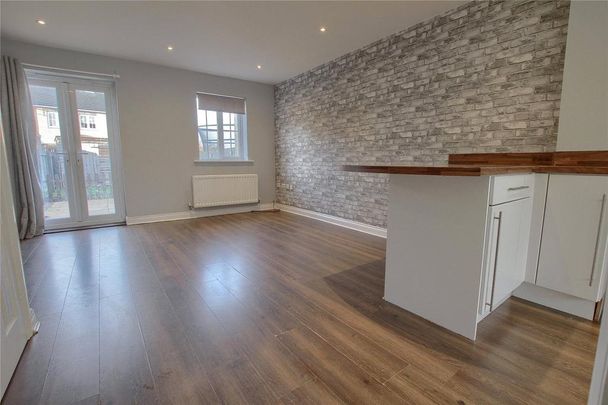 2 bedroom terraced house to rent - Photo 1