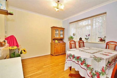 Nursery Road, Knaphill, Woking, Surrey, GU21 - Photo 2