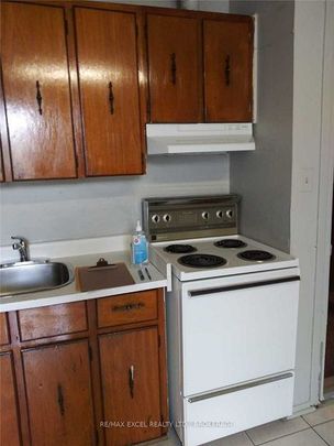 For Lease - 2863 Dundas Street Unit# #2, Toronto, Ontario - Photo 1