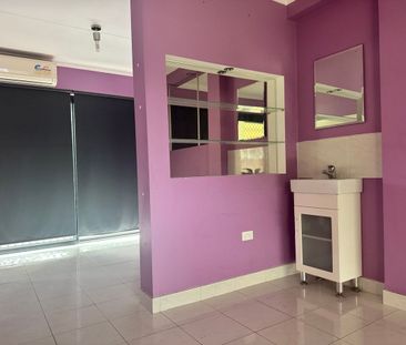 4 bedroom house with additional home office - Photo 4