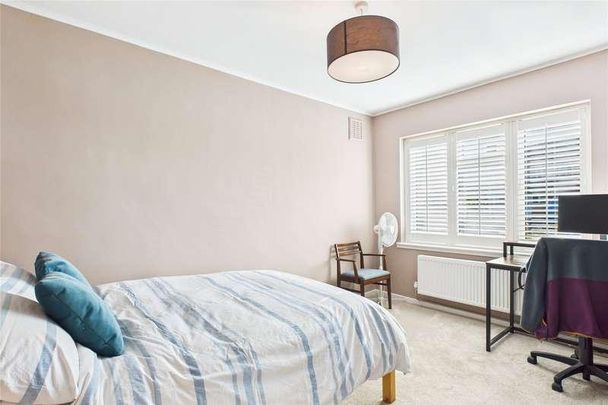 Larchfield Road, Maidenhead, Berkshire, SL6 - Photo 1
