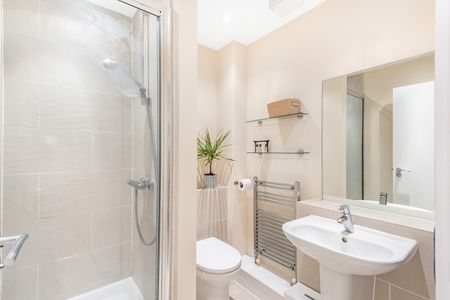 2 Bed Flat, Tulse Hill, SW2 - Photo 2