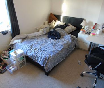 5 bedroom semi-detached house to rent - Photo 4