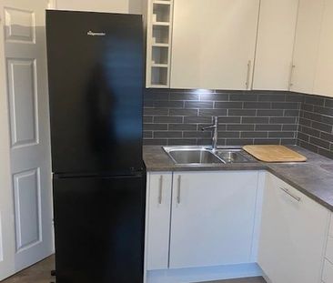 1 Bed Flat, South Street, RG1 - Photo 2