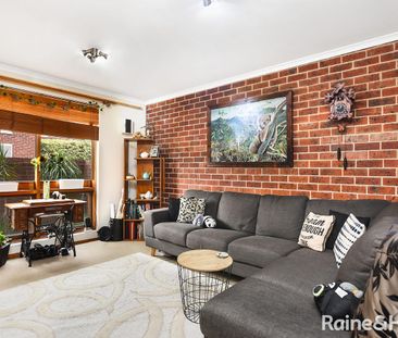 Spacious & Modern Townhouse in Sought-After Location - Photo 1