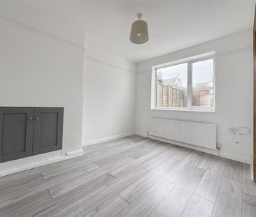 Little Common Road, Bexhill, TN39 4SB - Photo 2