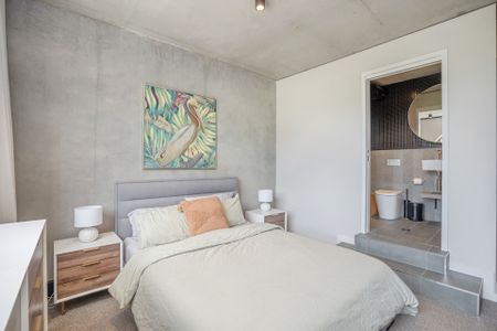 STUNNING FURNISHED APARTMENT - Photo 4