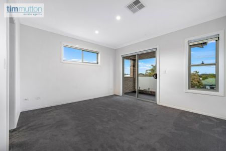 52 Doyle Rd, Revesby NSW 2212 - House For Rent | Domain - Photo 2