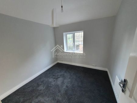 Frank Lane, Dewsbury - Photo 3