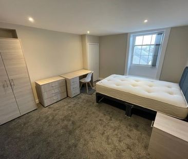 4 bedroom private hall to rent - Photo 1