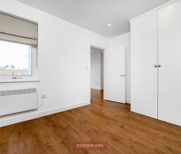 Englefield Green - Photo 3