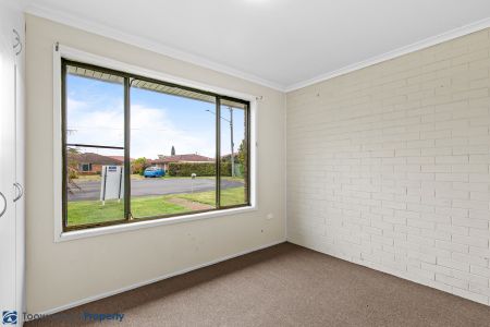 Tidy 3 Bedroom Property with Double Lockup Shed! - Photo 5