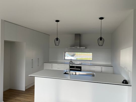 3 Bedroom Home in Ravenswood - 6 Months Rental - Photo 1