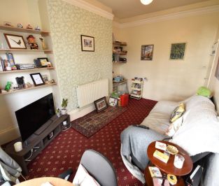 1 bedroom Flat in Victoria Road, Leeds - Photo 1