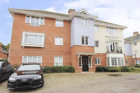 Sandridge Court, Flowers Avenue, Ruislip, HA4 - Photo 3