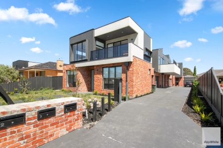 “Modern Townhouse” - Photo 3