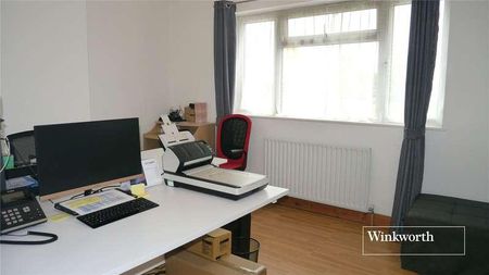 Armstrong Crescent, New Barnet, EN4 - Photo 5