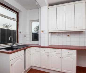 2 bedroom semi-detached house to rent - Photo 6