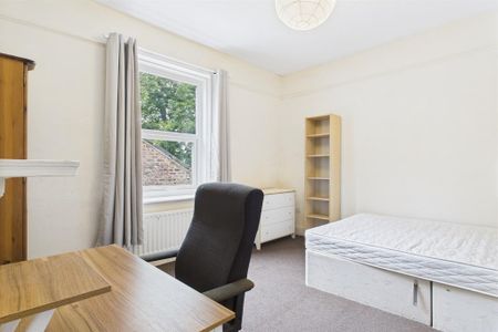 4 bedroom property to rent - Photo 2