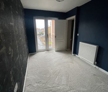 3 bed Town House - To Let - Photo 5