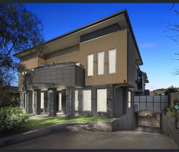Modern Apartment Living in a Convenient Oakleigh Location - Photo 3