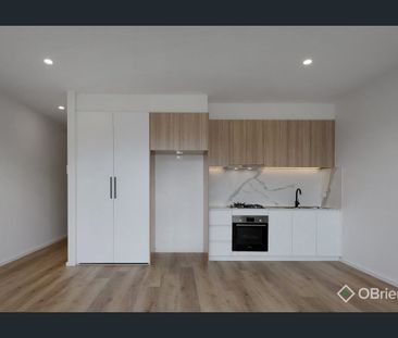 Modern 2-Bedroom Apartment in the Heart of Bentleigh East - Photo 5