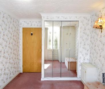 2 bedroom retirement property to rent - Photo 3