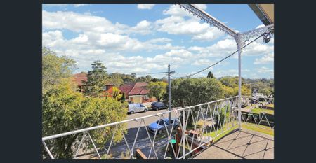 Updated 2 bedroom top floor residence - Photo 2