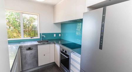 Townhouse in Newtown - Photo 3