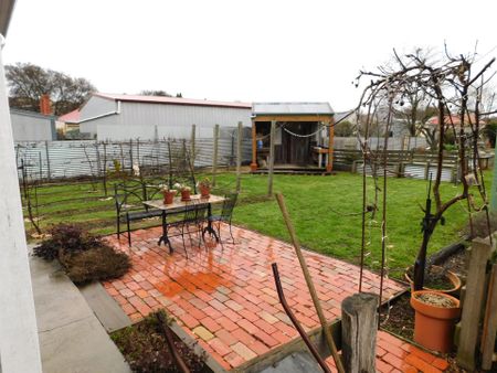 FULLY FURNISHED THREE BEDROOM HOME IN FASHIONABLE SOLDIERS HILL - Photo 5