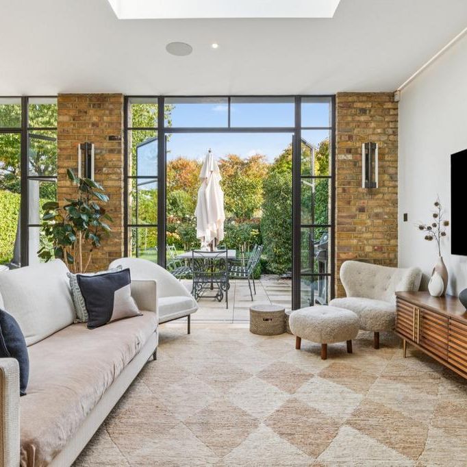 5 bedroom semi-detached house to rent - Photo 1