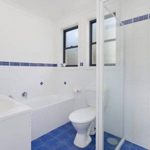 Spacious 3-Bedroom Home! - Photo 3