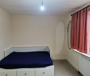 4 bedroom terraced house to rent - Photo 6