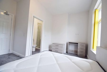 1 bedroom in a house share to rent - Photo 3