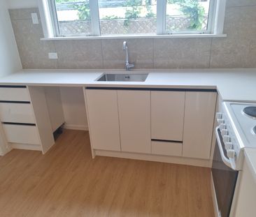 2 LARGE bdrms - Water Included - Photo 6