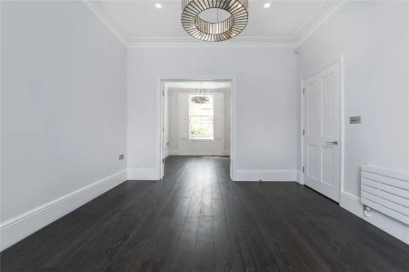 3 bedroom house in Kentish Town - Photo 4