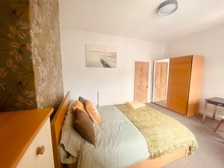 4 bedroom terraced house to rent - Photo 4