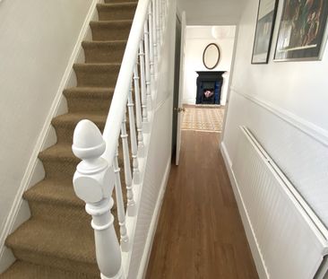 £1,400 PCM, Spacious Three Double Bedroom Maisonette with Enclosed ... - Photo 1