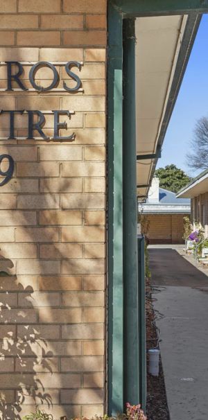 Modern & Convenient Living in the Heart of Queanbeyan - Photo 1
