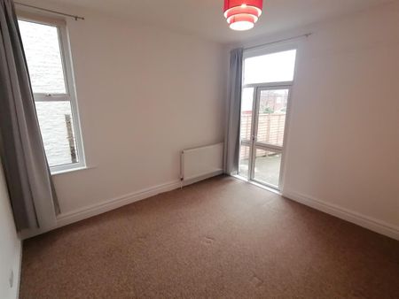 2 bedroom maisonette - Photo 4