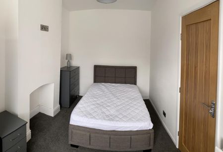 4 bedroom terraced house to rent - Photo 3