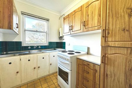 Top Floor One bedroom unit with harbour views and car space**1st Open Inspection Wednesday from 4.30-4.45 pm (No prior access)** - Photo 5