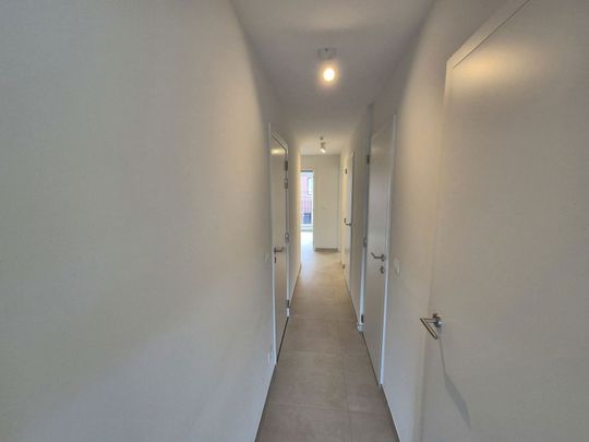 Instapklaar appartement met drie slaapkamers in hartje Geel - Photo 1