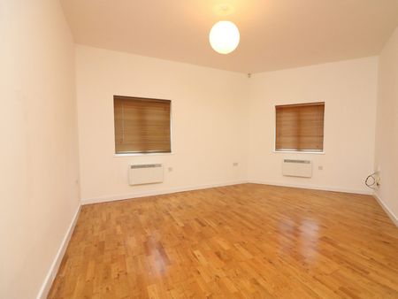 Flat to rent on - Photo 2