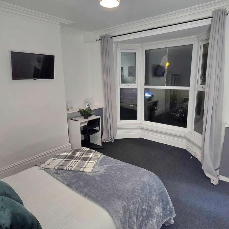 1 bedroom in a house share to rent - Photo 1