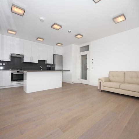 Elm Avenue, Ealing, London, W5 - Photo 1