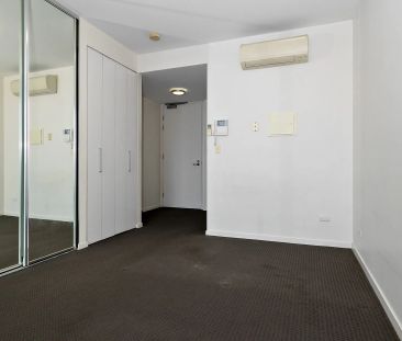 Studio Apartment - Photo 1