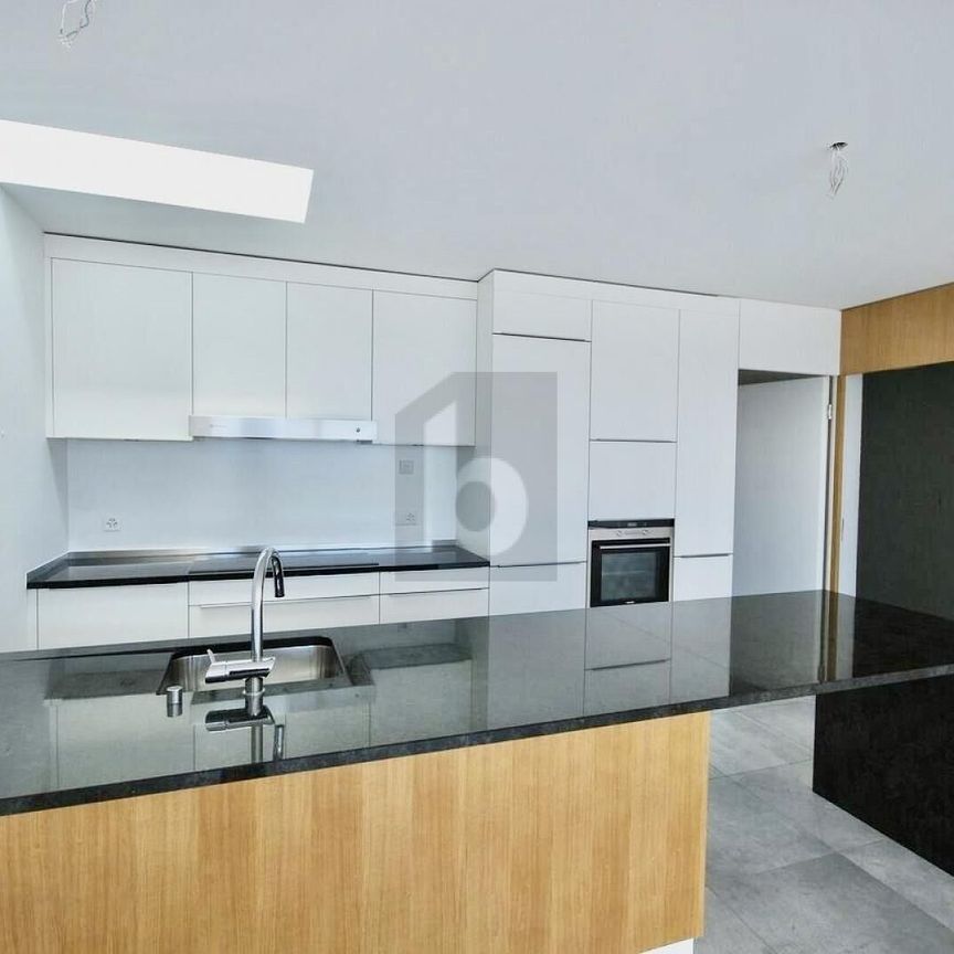 SPLENDIDE, DE HAUT STANDING AVEC MAGNIFIQUE VUE LAC - Foto 1