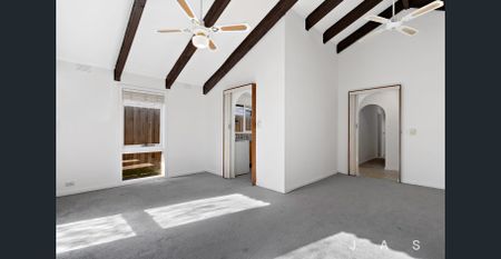 Comfortable Family Home - Photo 3