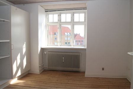 Midt i Frederikshavn - 146 m² - 4 værelser og stue - Photo 4